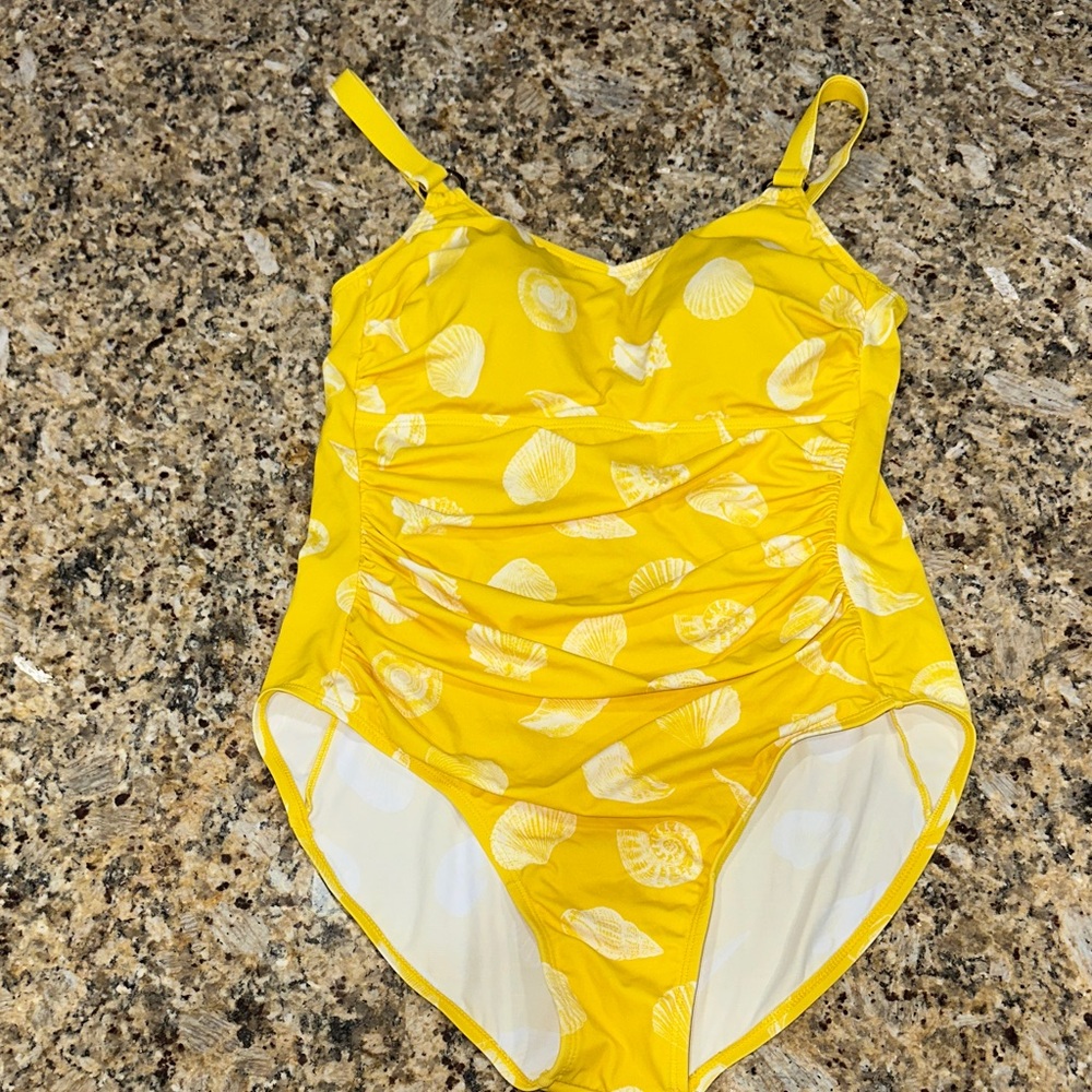 Isaac Mizrahi Yellow Shell 🐚 Pattern One Piece Swimsuit